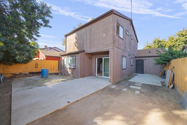 219 E Elowin Court, Visalia, CA 93291