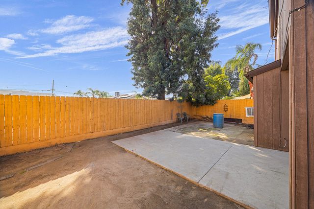 219 E Elowin Court, Visalia, CA 93291
