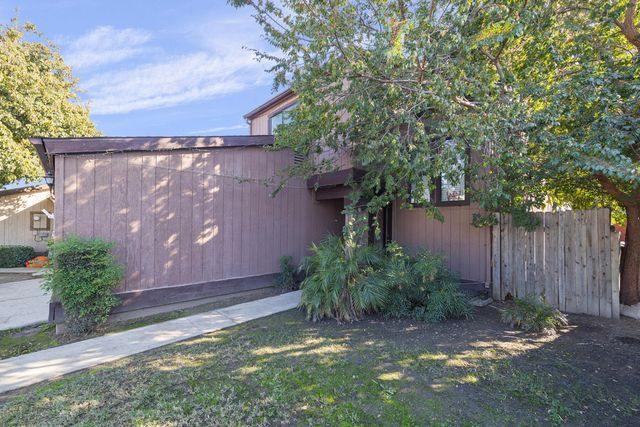 219 E Elowin Court, Visalia, CA 93291