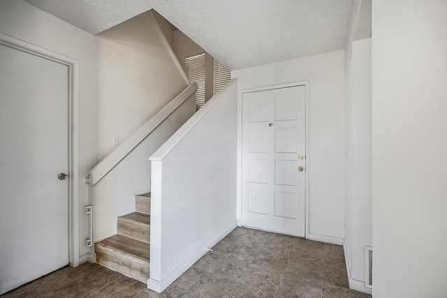 219 E Elowin Court, Visalia, CA 93291