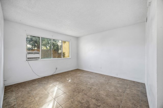 219 E Elowin Court, Visalia, CA 93291