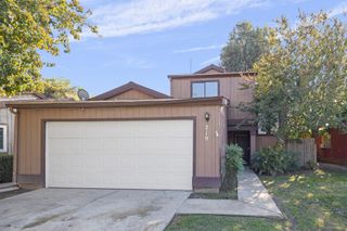 219 E Elowin Court, Visalia, CA 93291