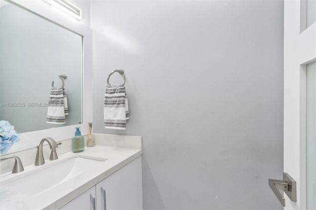 7184 W 2nd Ct, Hialeah, FL 33014