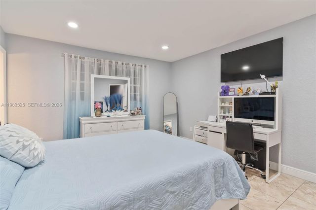 7184 W 2nd Ct, Hialeah, FL 33014