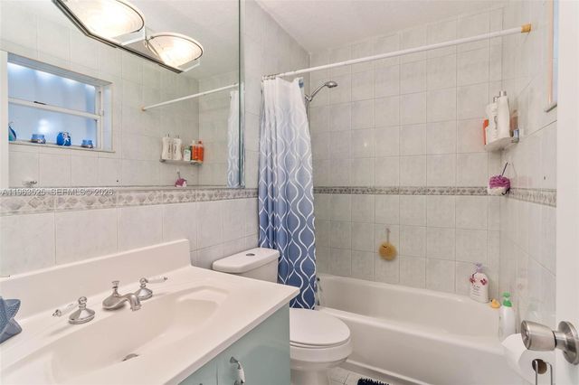 7184 W 2nd Ct, Hialeah, FL 33014