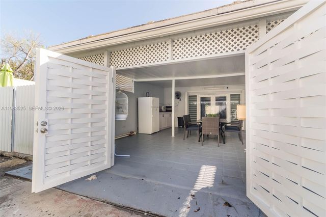 7184 W 2nd Ct, Hialeah, FL 33014