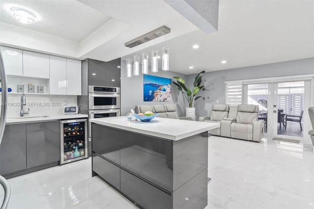 7184 W 2nd Ct, Hialeah, FL 33014