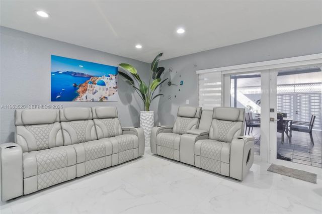 7184 W 2nd Ct, Hialeah, FL 33014