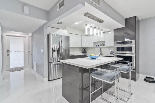 7184 W 2nd Ct, Hialeah, FL 33014