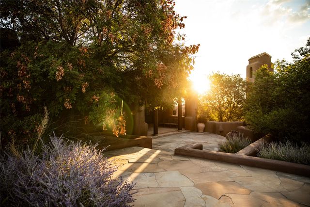 37 Rancho Alegre, Santa Fe, NM 87508