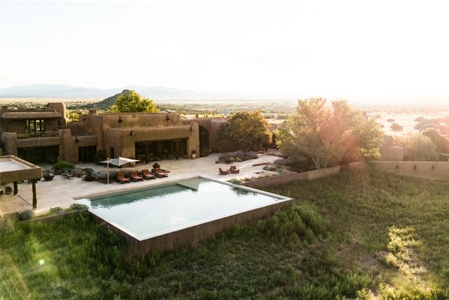 37 Rancho Alegre, Santa Fe, NM 87508