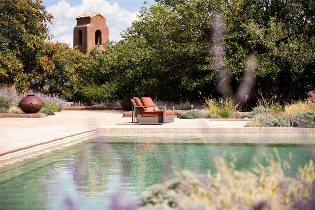 37 Rancho Alegre, Santa Fe, NM 87508