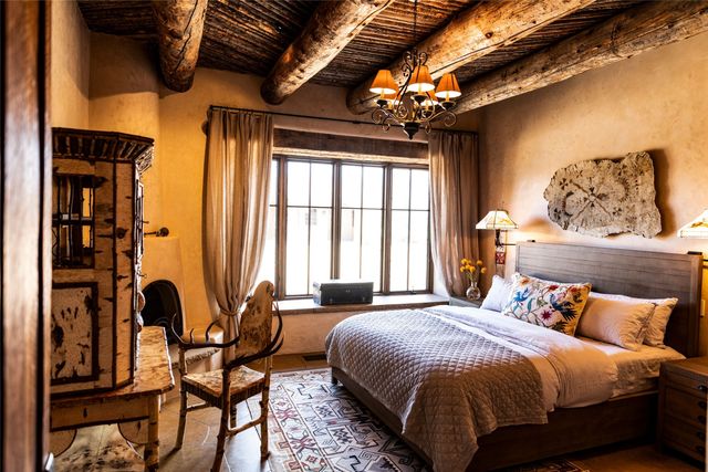 37 Rancho Alegre, Santa Fe, NM 87508