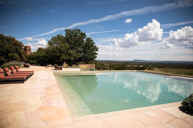 37 Rancho Alegre, Santa Fe, NM 87508