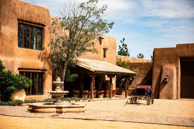 37 Rancho Alegre, Santa Fe, NM 87508