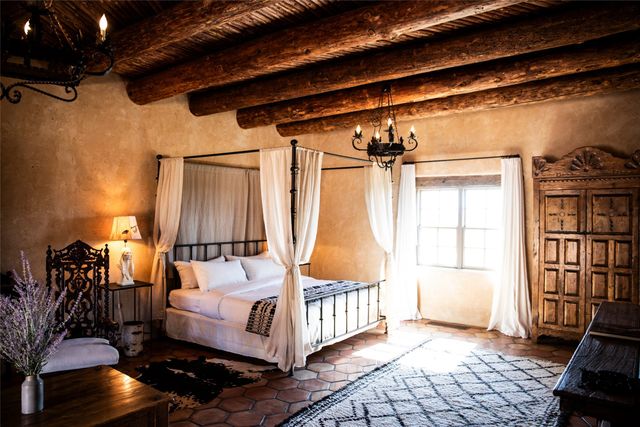 37 Rancho Alegre, Santa Fe, NM 87508
