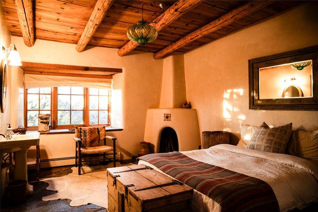 37 Rancho Alegre, Santa Fe, NM 87508