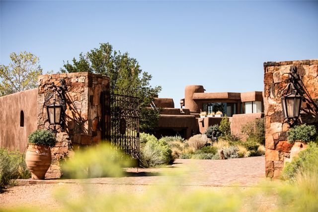 37 Rancho Alegre, Santa Fe, NM 87508