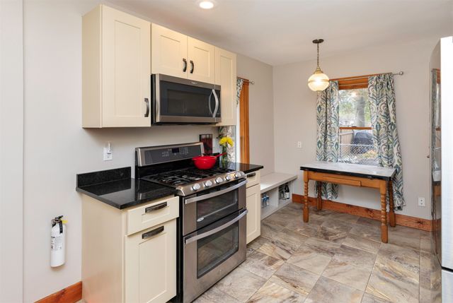 412 Fulton Drive, Des Moines, IA 50315