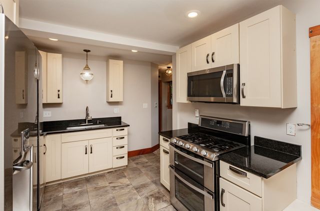 412 Fulton Drive, Des Moines, IA 50315