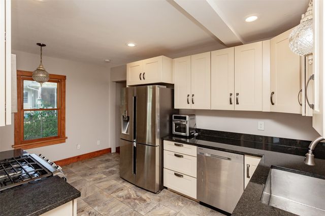 412 Fulton Drive, Des Moines, IA 50315