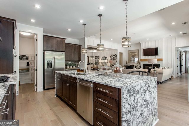 869 Salton Way, Hoschton, GA 30548