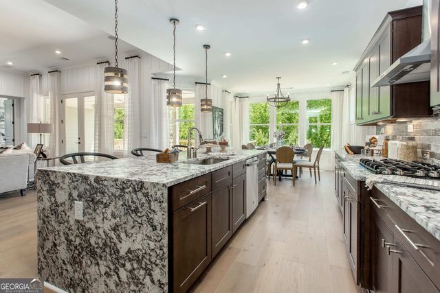 869 Salton Way, Hoschton, GA 30548