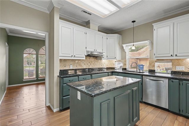 7617 Del Rio Dr, Corpus Christi, TX 78413