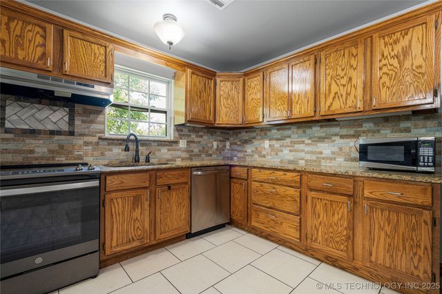 17822 S 44th West Avenue, Mounds, OK 74047