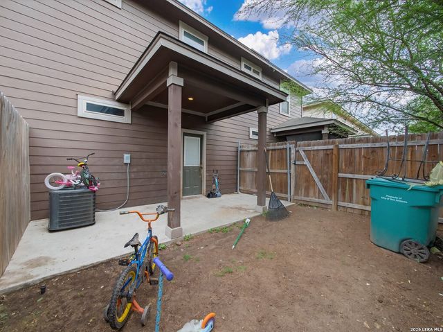 6402 Luglio Ln, San Antonio, TX 78233