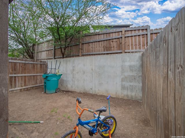 6402 Luglio Ln, San Antonio, TX 78233