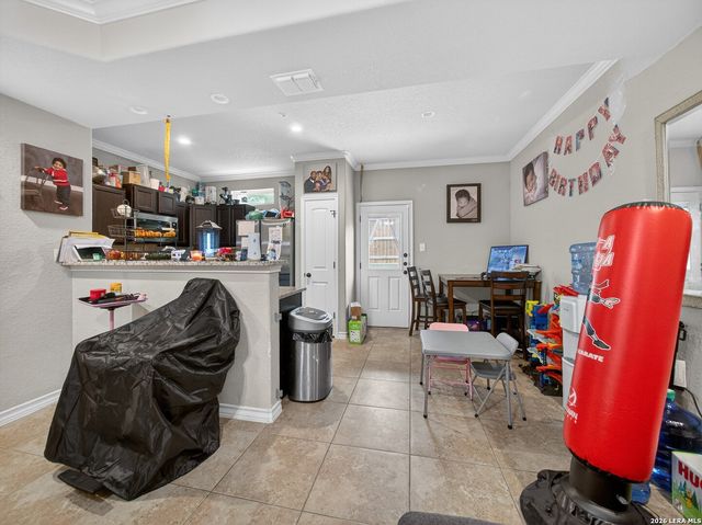 6402 Luglio Ln, San Antonio, TX 78233