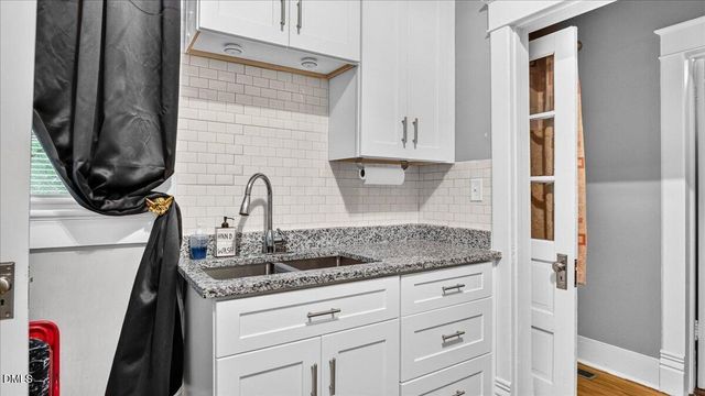 239 W Young Avenue, Henderson, NC 27536