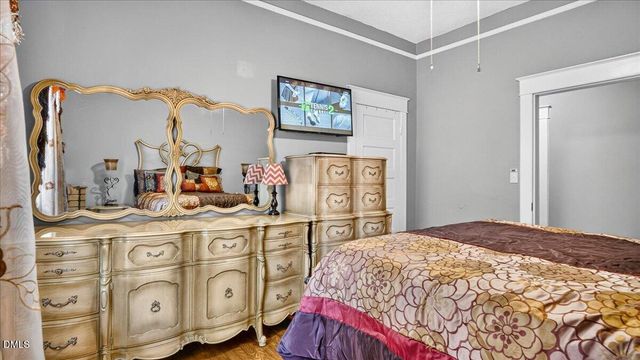 239 W Young Avenue, Henderson, NC 27536