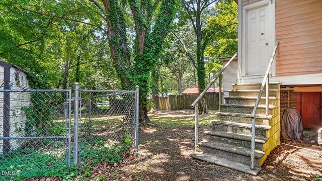 239 W Young Avenue, Henderson, NC 27536
