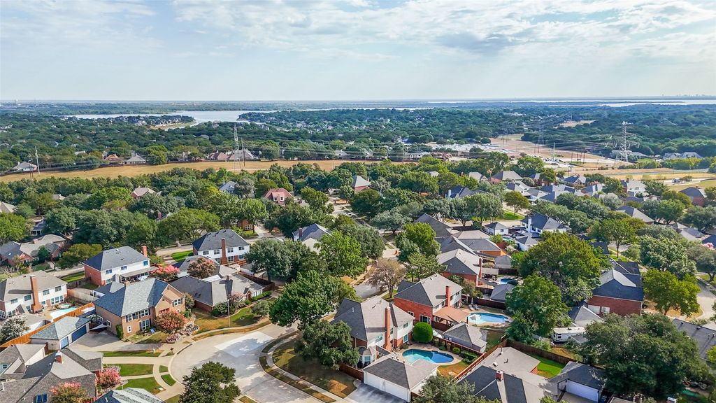 2250 Strathmore Drive, Highland Village, TX 75077 — photo 2