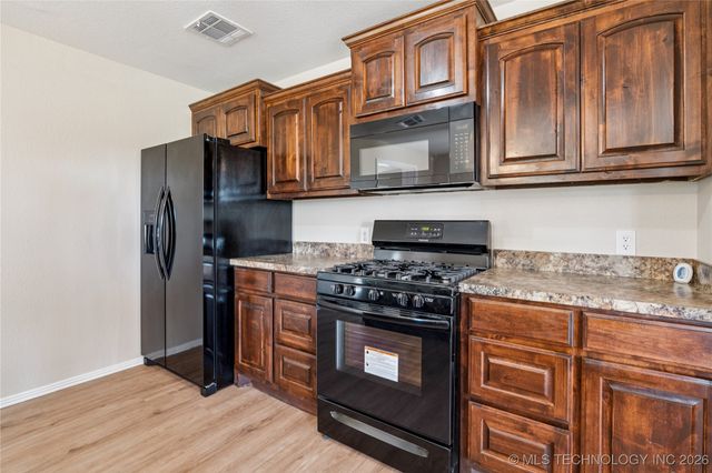 1915 S Lenapah Avenue, Skiatook, OK 74070