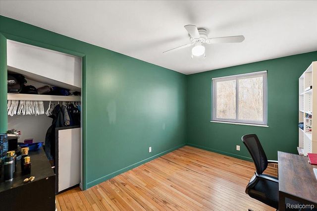 3608 Lake Oakland Shores Drive, Waterford Charter Township, MI 48329