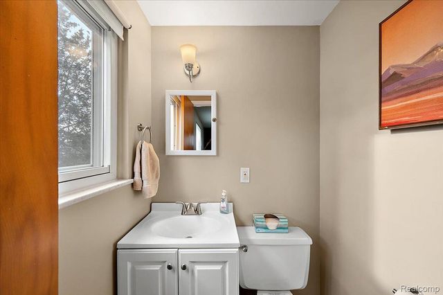 3608 Lake Oakland Shores Drive, Waterford Charter Township, MI 48329