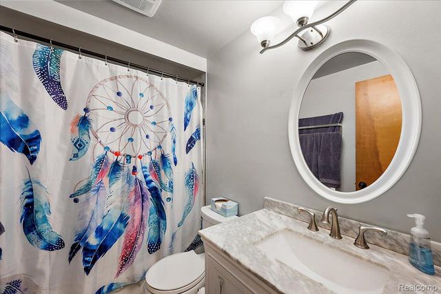 3608 Lake Oakland Shores Drive, Waterford Charter Township, MI 48329