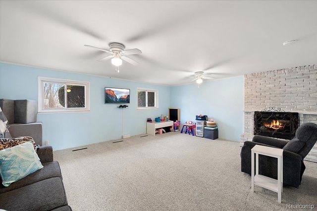 3608 Lake Oakland Shores Drive, Waterford Charter Township, MI 48329