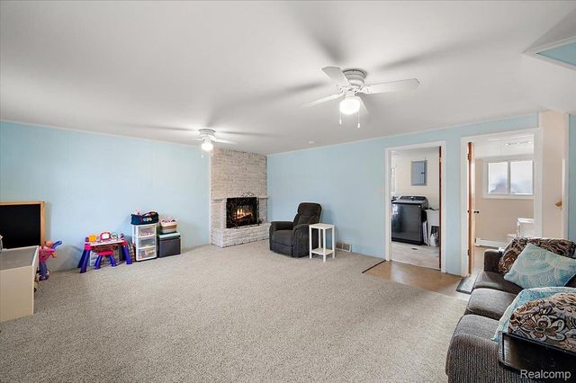 3608 Lake Oakland Shores Drive, Waterford Charter Township, MI 48329