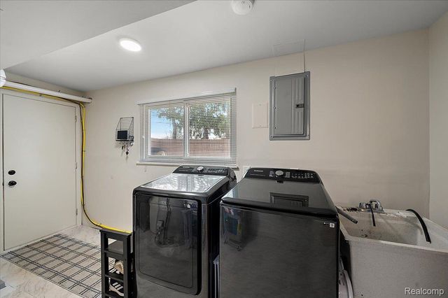 3608 Lake Oakland Shores Drive, Waterford Charter Township, MI 48329