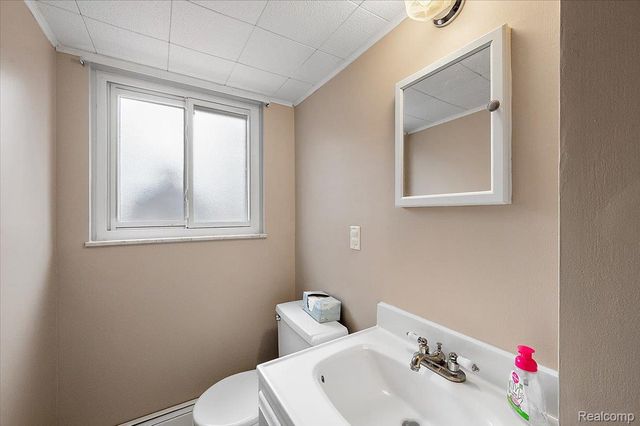 3608 Lake Oakland Shores Drive, Waterford Charter Township, MI 48329