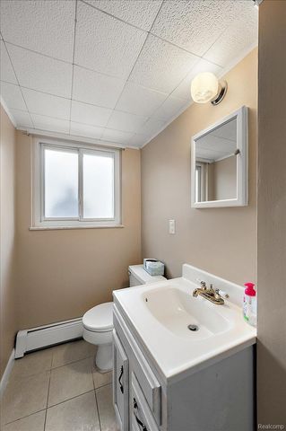 3608 Lake Oakland Shores Drive, Waterford Charter Township, MI 48329