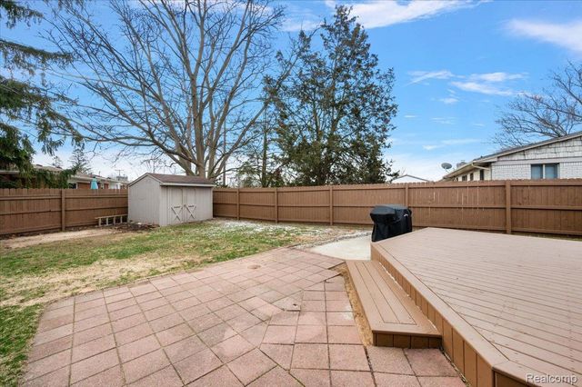 3608 Lake Oakland Shores Drive, Waterford Charter Township, MI 48329