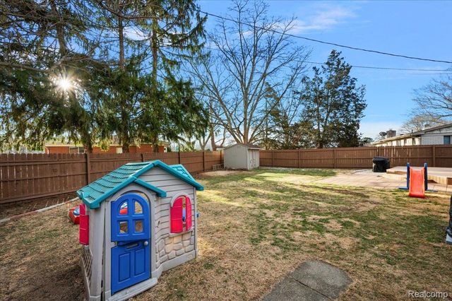 3608 Lake Oakland Shores Drive, Waterford Charter Township, MI 48329