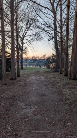 3608 Lake Oakland Shores Drive, Waterford Charter Township, MI 48329