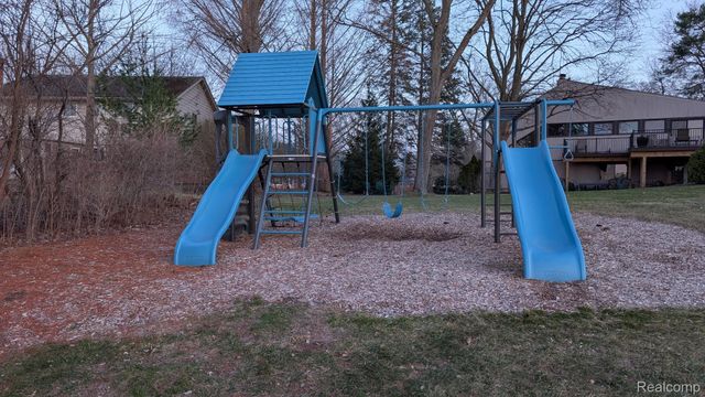 3608 Lake Oakland Shores Drive, Waterford Charter Township, MI 48329