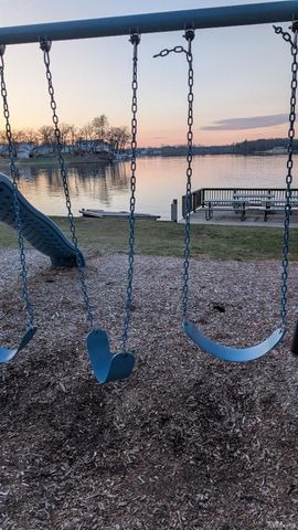 3608 Lake Oakland Shores Drive, Waterford Charter Township, MI 48329